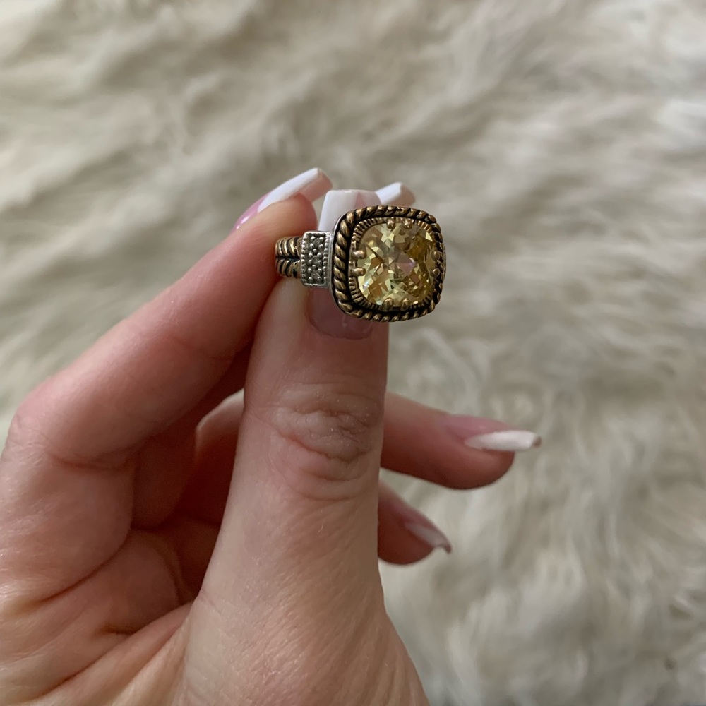 Beautiful ring! - Picture 2 of 3